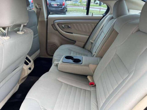 2016 Ford Taurus SE