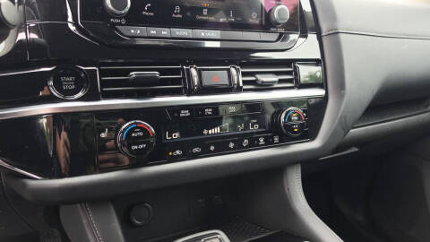 2025 Nissan Pathfinder SV