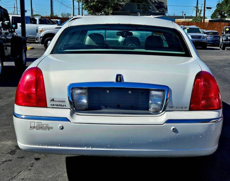 2003 Lincoln Town Car Signature