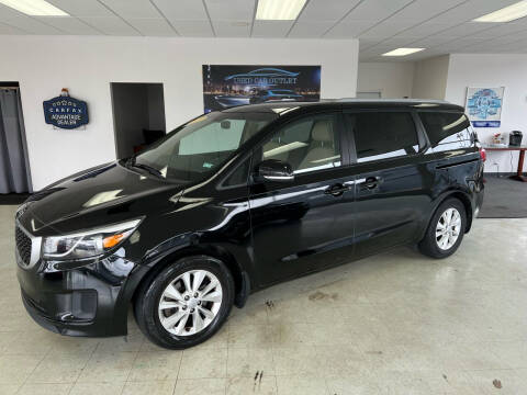 2015 Kia Sedona for sale at Used Car Outlet in Bloomington IL