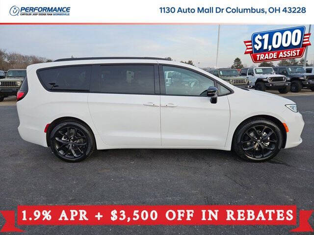 2026 Chrysler Pacifica Select