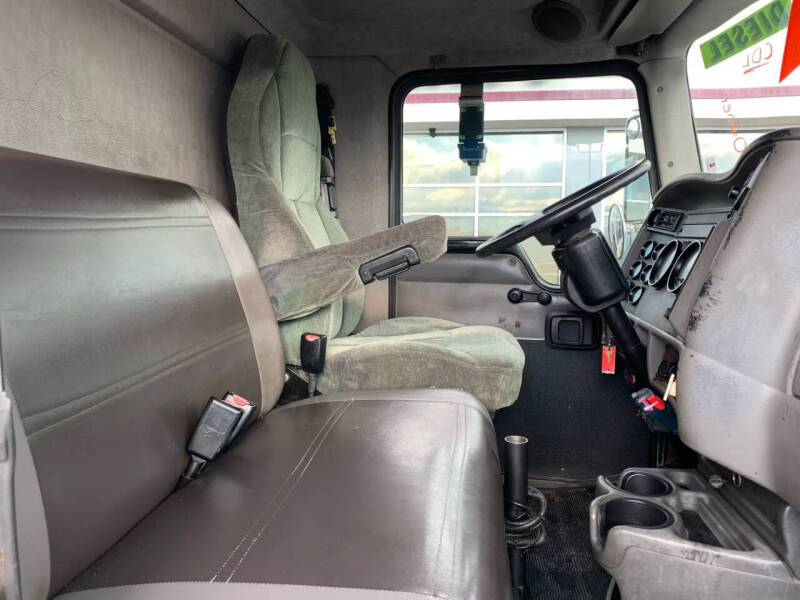 2006 Kenworth T300