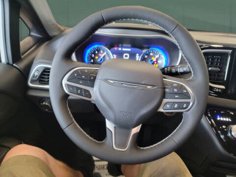 2027 Chrysler Pacifica LX