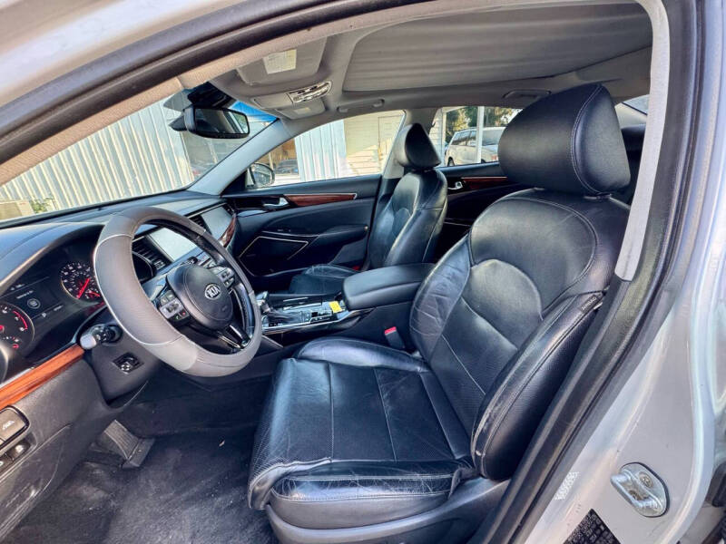 2017 Kia Cadenza Technology