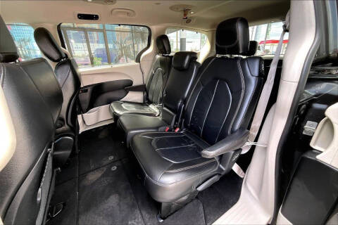 2017 Chrysler Pacifica Touring-L