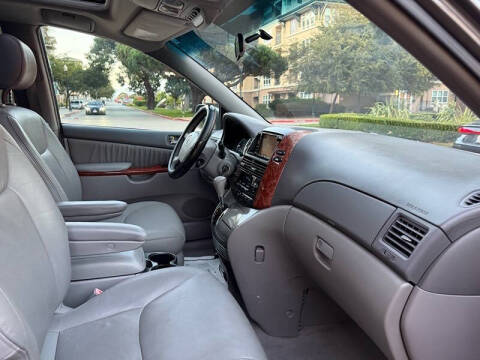 2004 Toyota Sienna XLE 7 Passenger