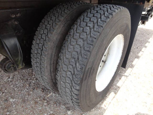 2013 Freightliner M2 106