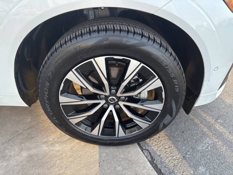 2025 Volvo XC60 B5 Plus Dark Theme