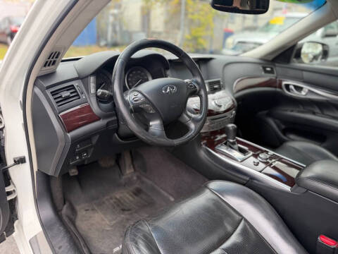 2015 Infiniti Q70 3.7