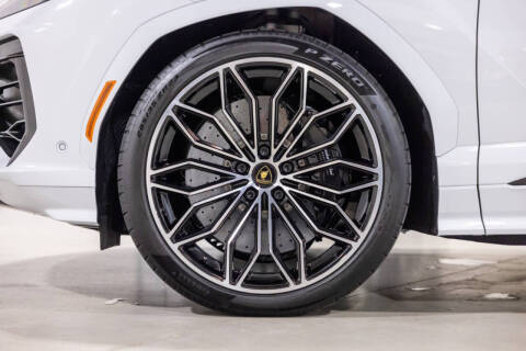 2025 Lamborghini Urus SE