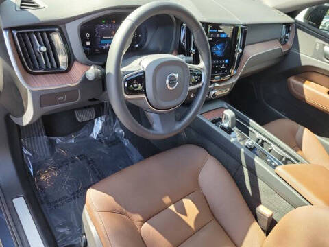 2024 Volvo XC60 B5 Plus Dark Theme