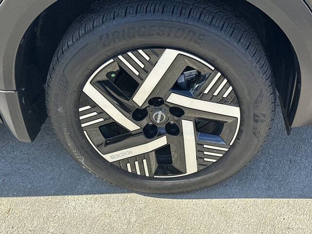 2025 Nissan Kicks SV