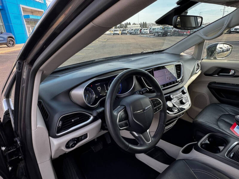 2022 Chrysler Pacifica Touring L