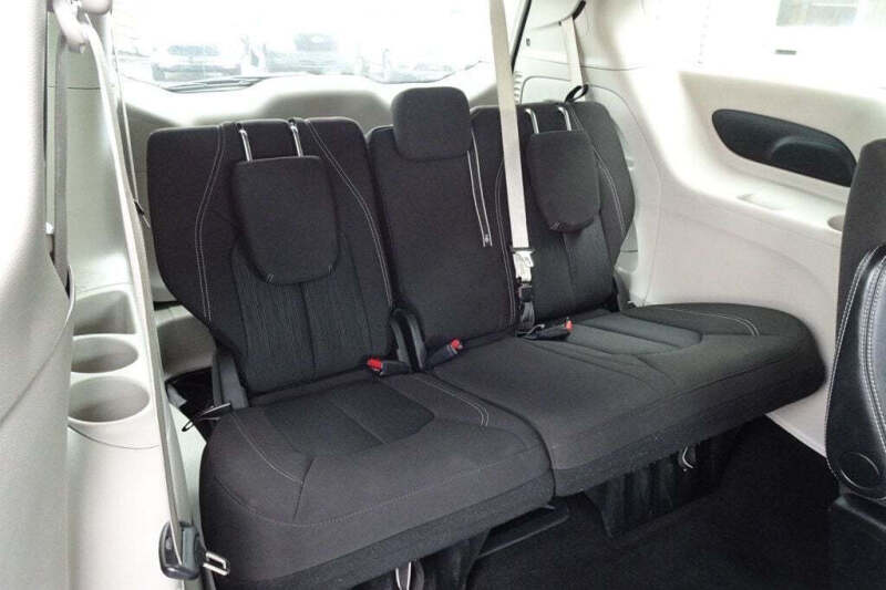 2024 Chrysler Voyager LX