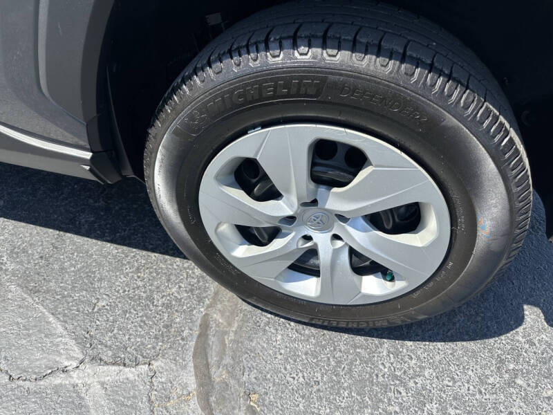2020 Toyota RAV4 LE