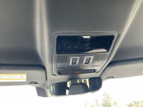 2024 Land Rover Defender 90 P400 X-Dynamic SE