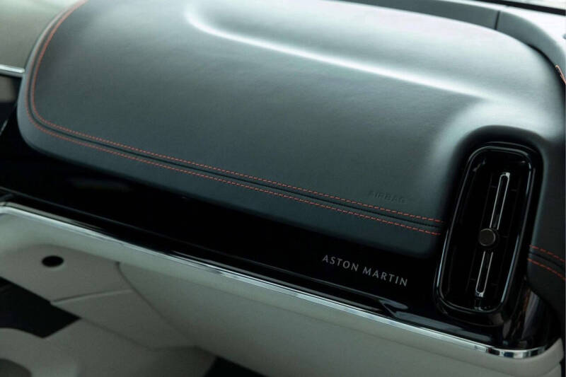 2025 Aston Martin DBX 707