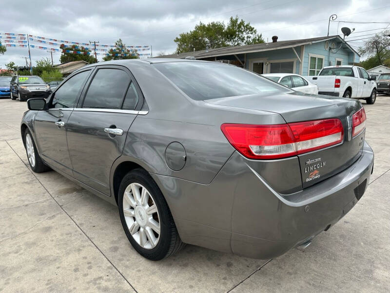 2010 Lincoln MKZ Base photo 3