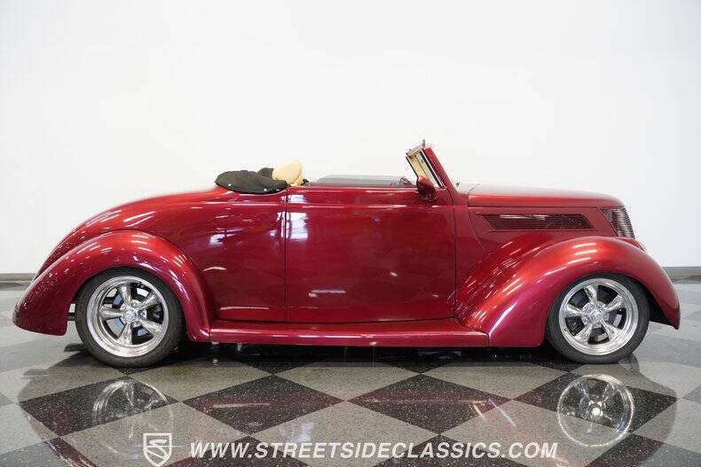 1937 Ford Cabriolet