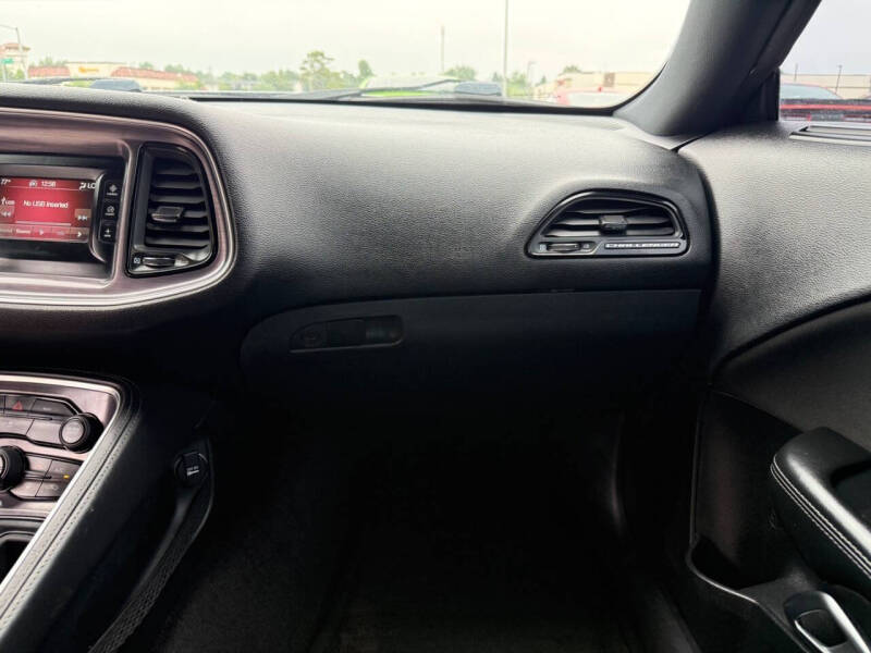 2016 Dodge Challenger SXT
