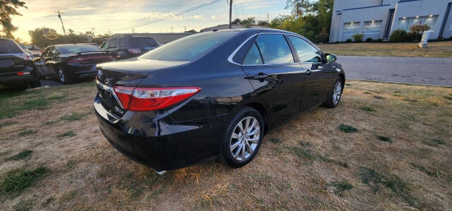 2015 Toyota Camry Hybrid for sale at URIEL's AUTOMOTIVE LLC in Middletown, OH