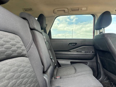 2023 Nissan Pathfinder SV