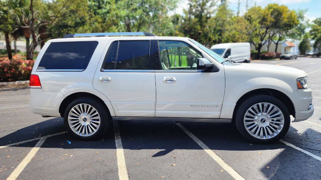 2015 Lincoln Navigator  - $20,900