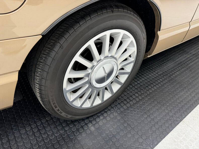 2005 Ford Thunderbird Deluxe