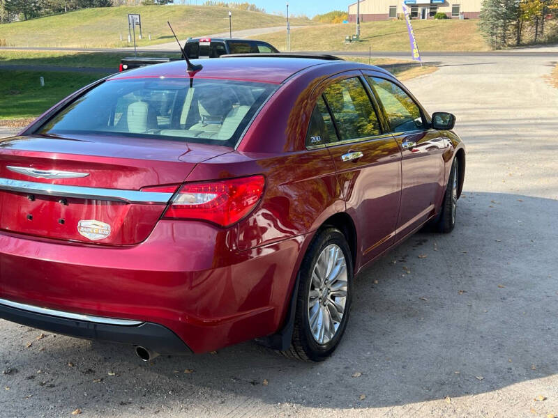 2011 Chrysler 200 Limited photo 5