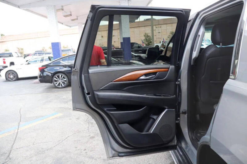 2017 Cadillac Escalade Luxury