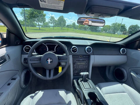 2006 Ford Mustang V6 Deluxe