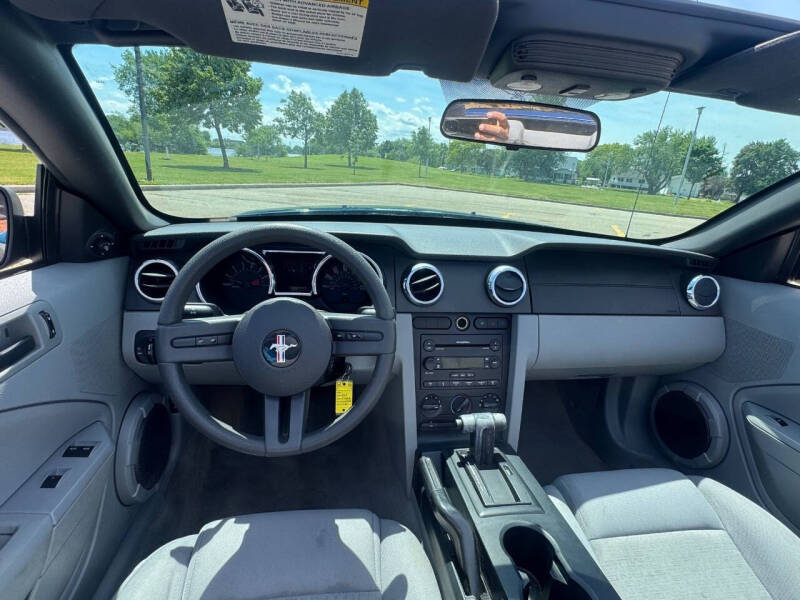2006 Ford Mustang V6 Deluxe