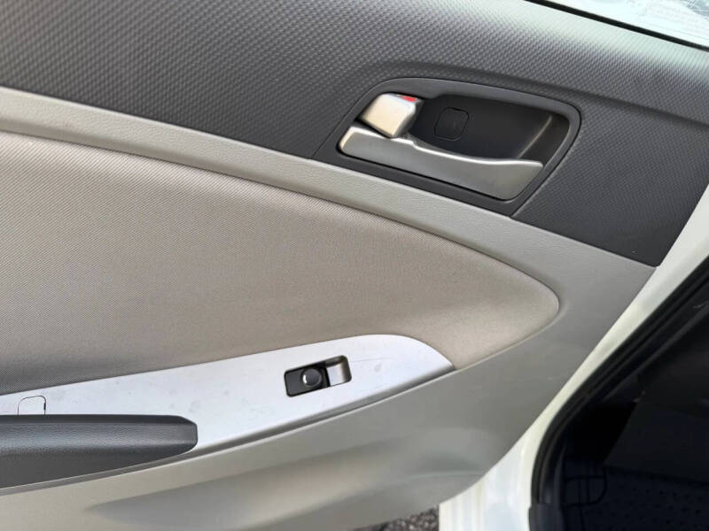 2016 Hyundai Accent SE