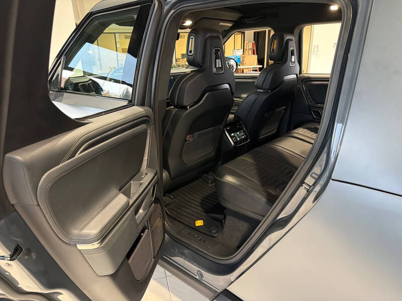 2024 Rivian R1T Adventure