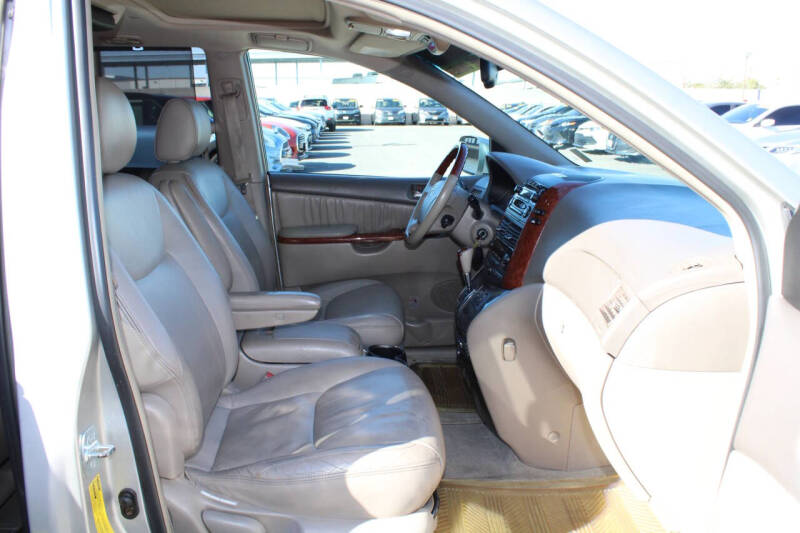 2004 Toyota Sienna XLE Limited 7 Passenger