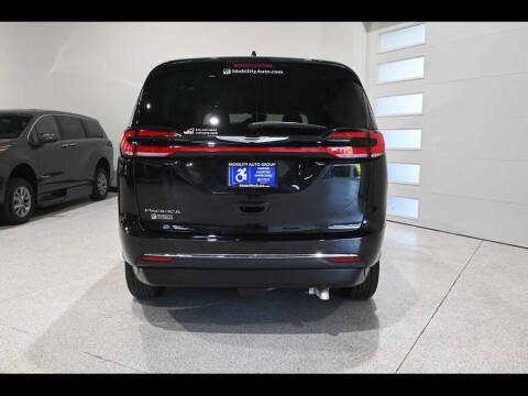 2022 Chrysler Pacifica Touring L