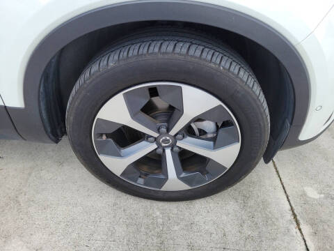 2024 Volvo XC40 B5 Plus Bright Theme