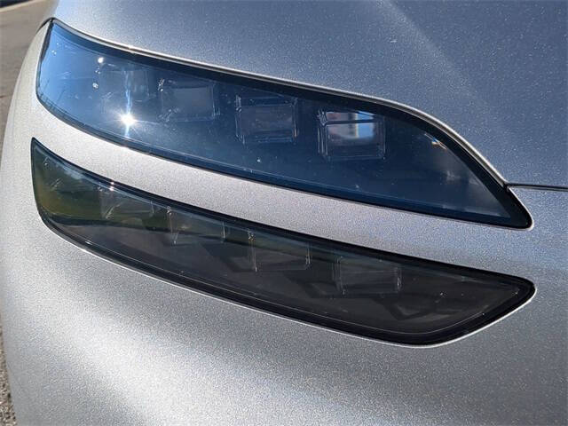 2024 Genesis GV60 Standard