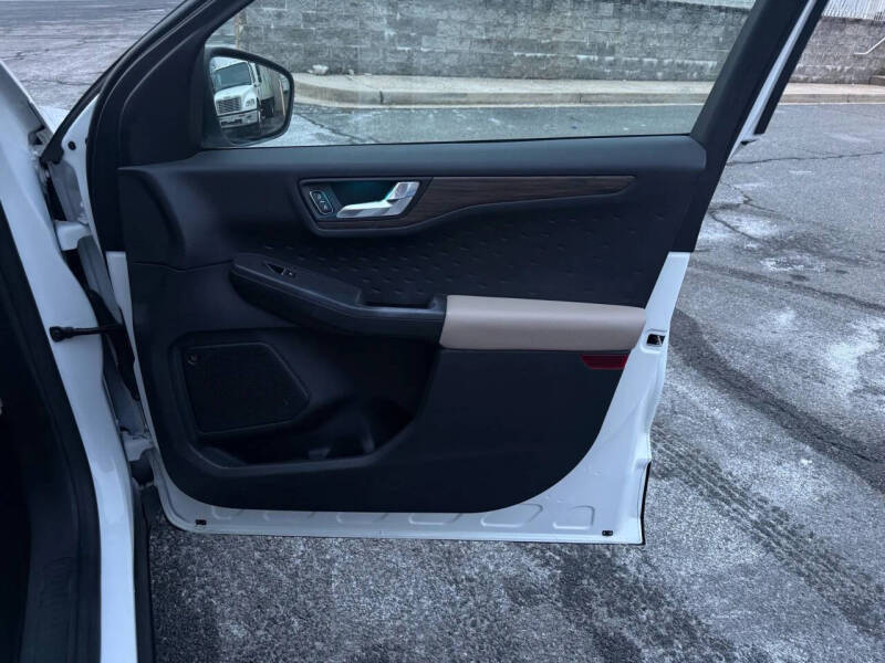 2020 Ford Escape Hybrid Titanium