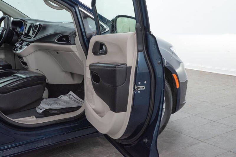2024 Chrysler Pacifica Plug-In Hybrid Select