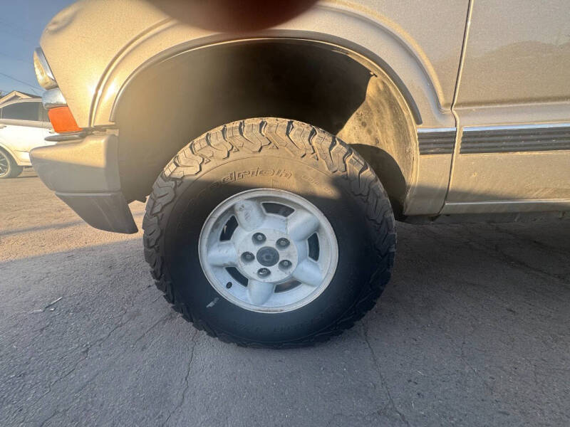 2002 Chevrolet S-10 LS