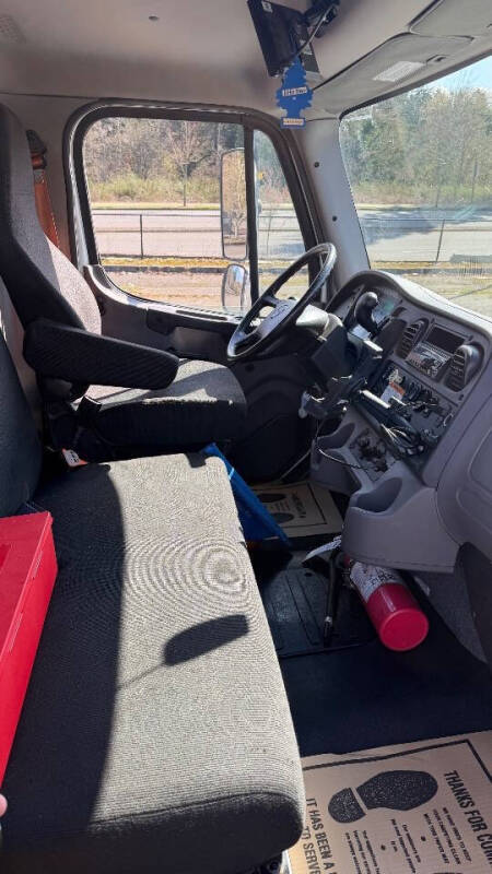 2019 Freightliner M2 106