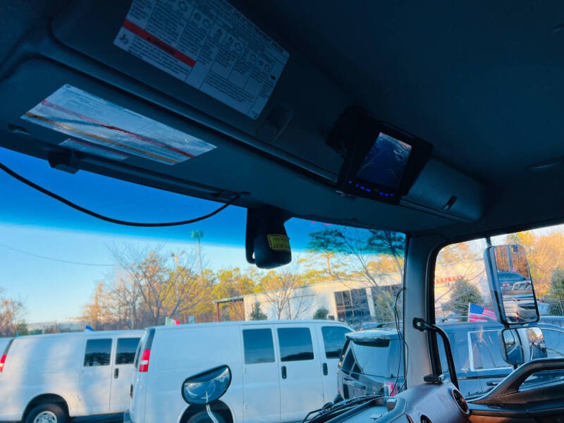 2021 Hino L6