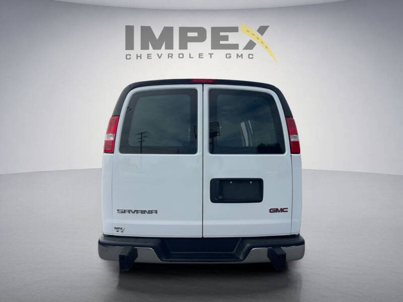 2024 GMC Savana 2500