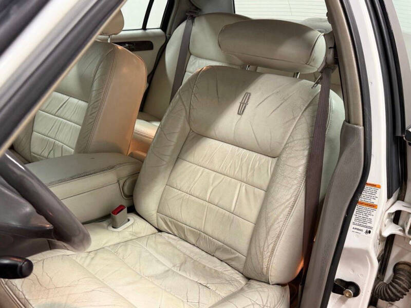 2000 Lincoln Town Car Executive