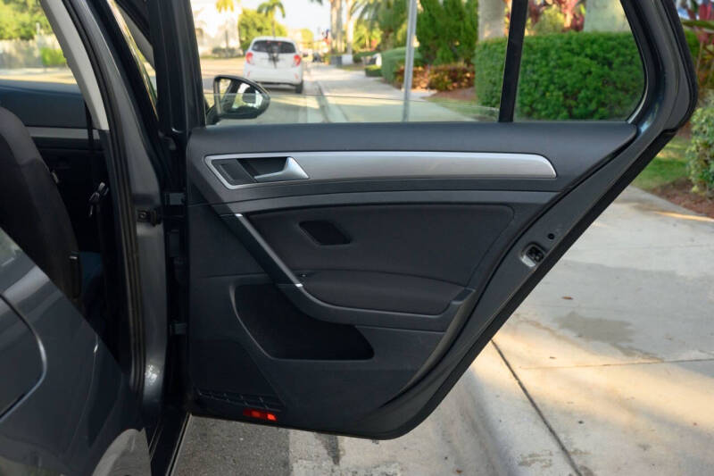 2017 Volkswagen Golf TSI S