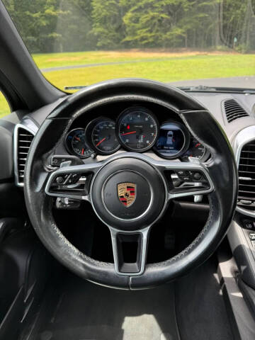 2017 Porsche Cayenne Platinum Edition