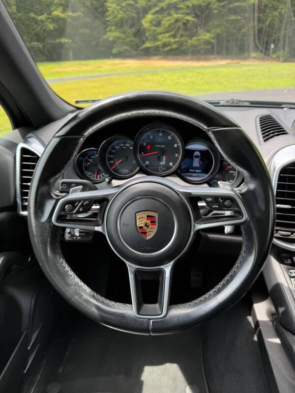 2017 Porsche Cayenne Platinum Edition