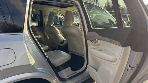 2023 Volvo XC90 Recharge T8 Ultimate Bright Theme 6P