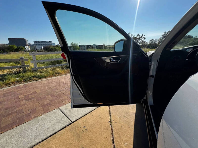 2011 Infiniti FX35